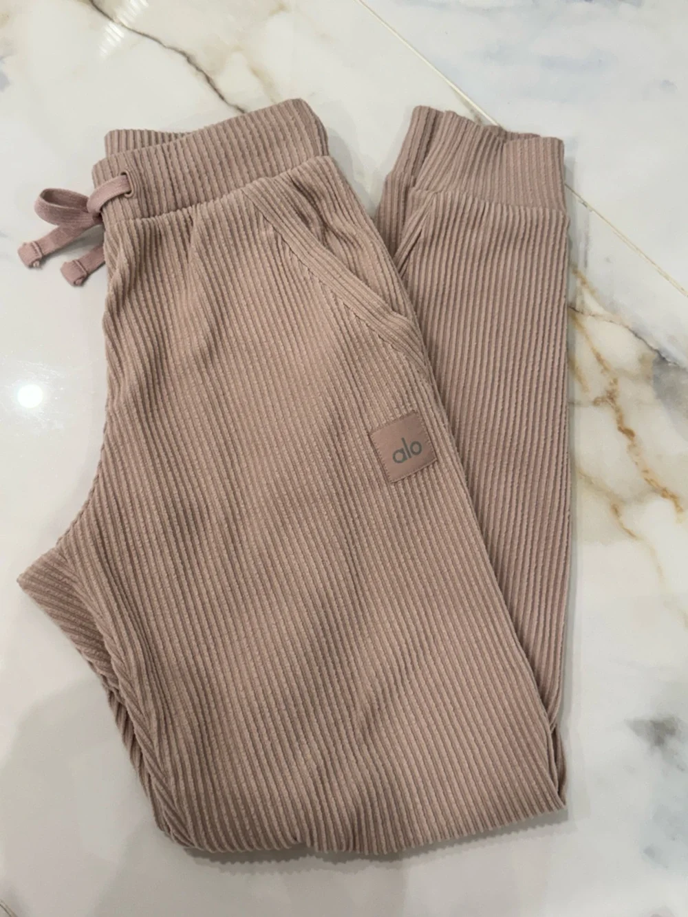 Alo Yoga Ribbed Muse Sweatpants Joggers Small Dusty Rose Casual Comfort Soft